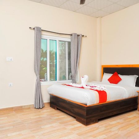 Hotel Greenland Safari Sauraha Exterior foto