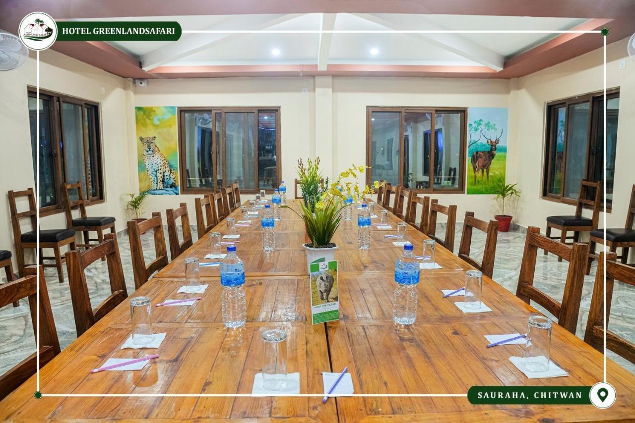 Hotel Greenland Safari Sauraha Exterior foto