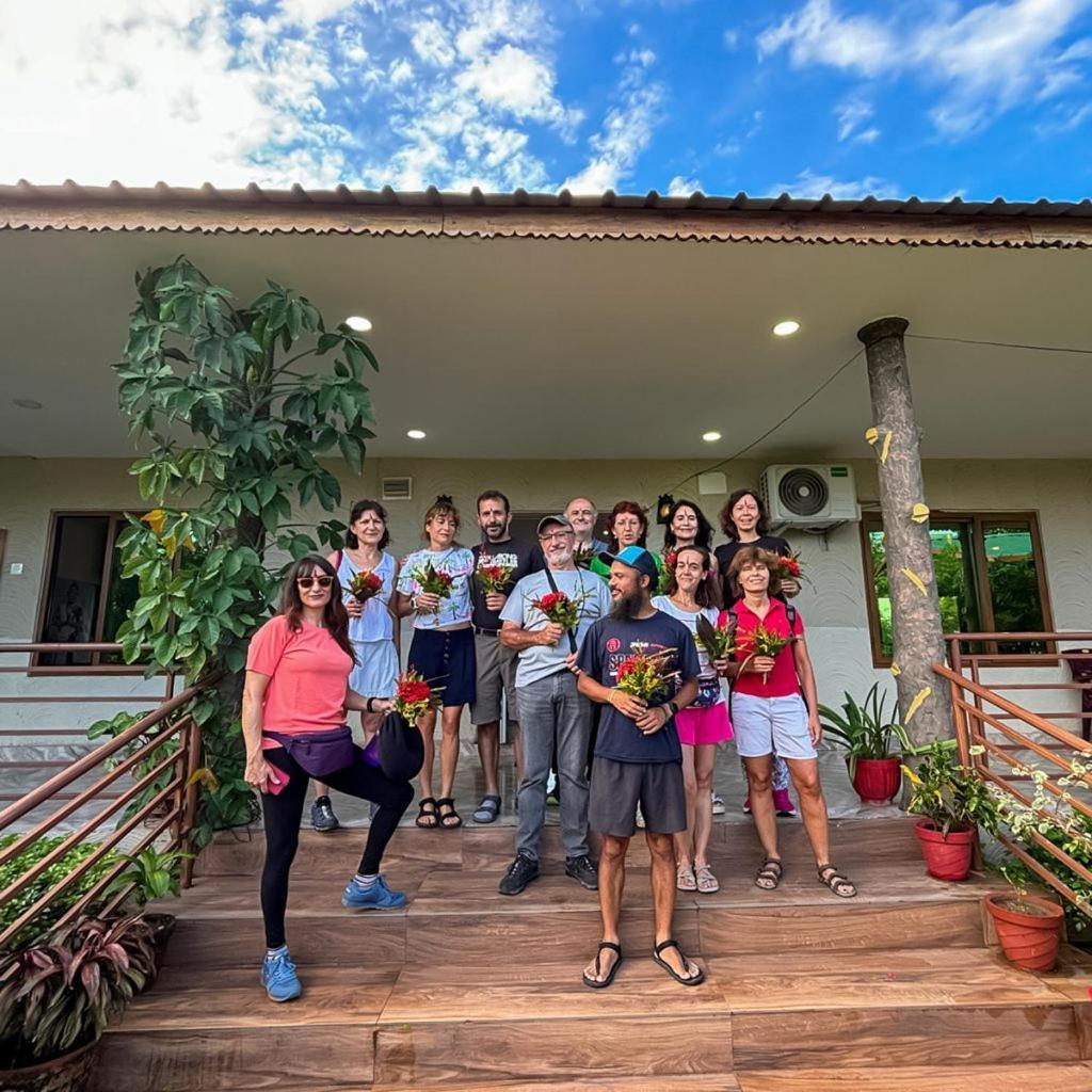 Hotel Greenland Safari Sauraha Exterior foto