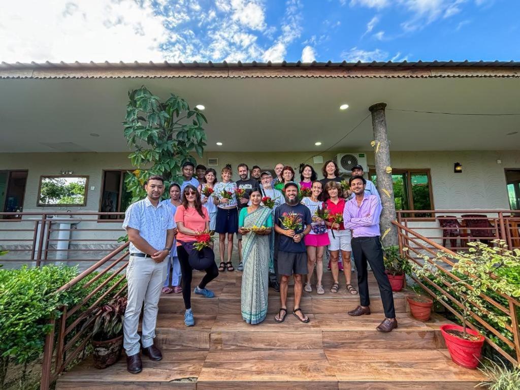 Hotel Greenland Safari Sauraha Exterior foto